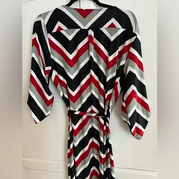 Women’s  dress - Picture 2 of 6